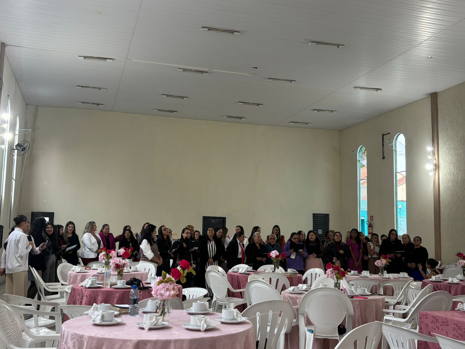 AGI Castro 2026 — assembleia em adoração